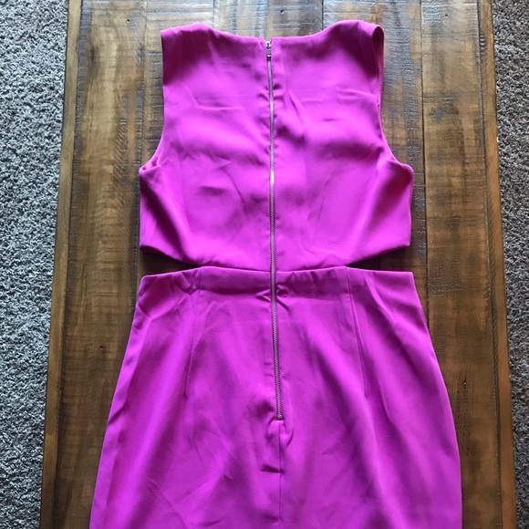 Cut out Lulu’s cocktail dress - Picture 5 of 7